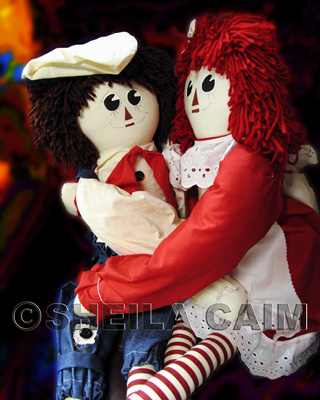 Raggedy Ann and Andy hugging
